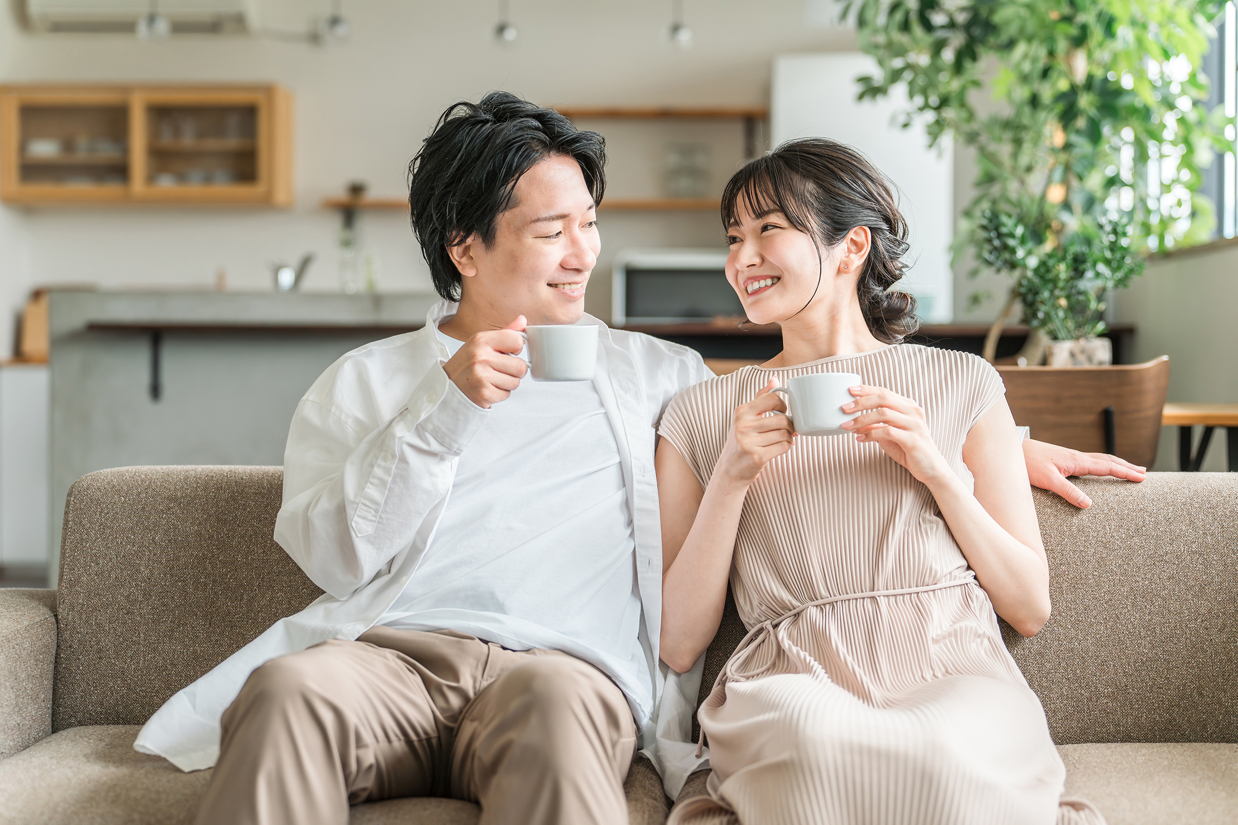 カップルの笑顔の写真